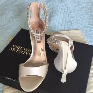 Brand new Badgley Mischka Geranium Kitten geek